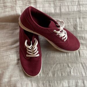 Women’s 6.5 Maroon Vans